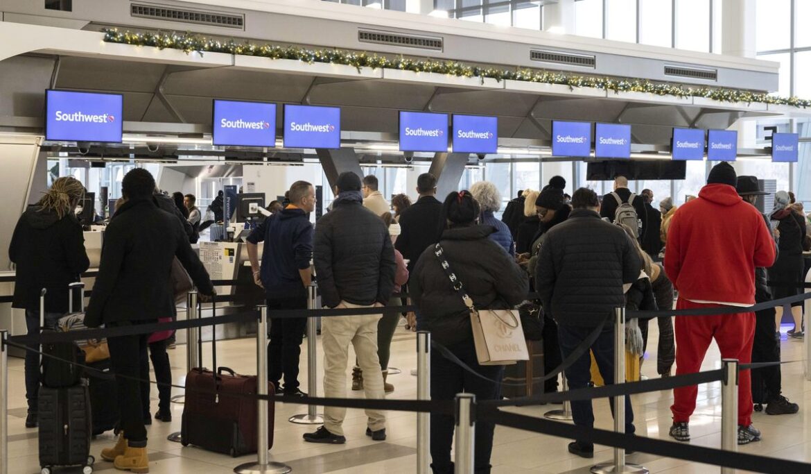 U.S. to propose new rules for airline cancellations, delays