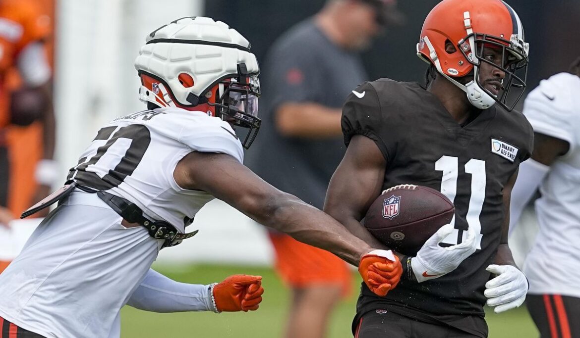 Browns LB Jacob Phillips suffers season-ending pectoral injury for second straight year