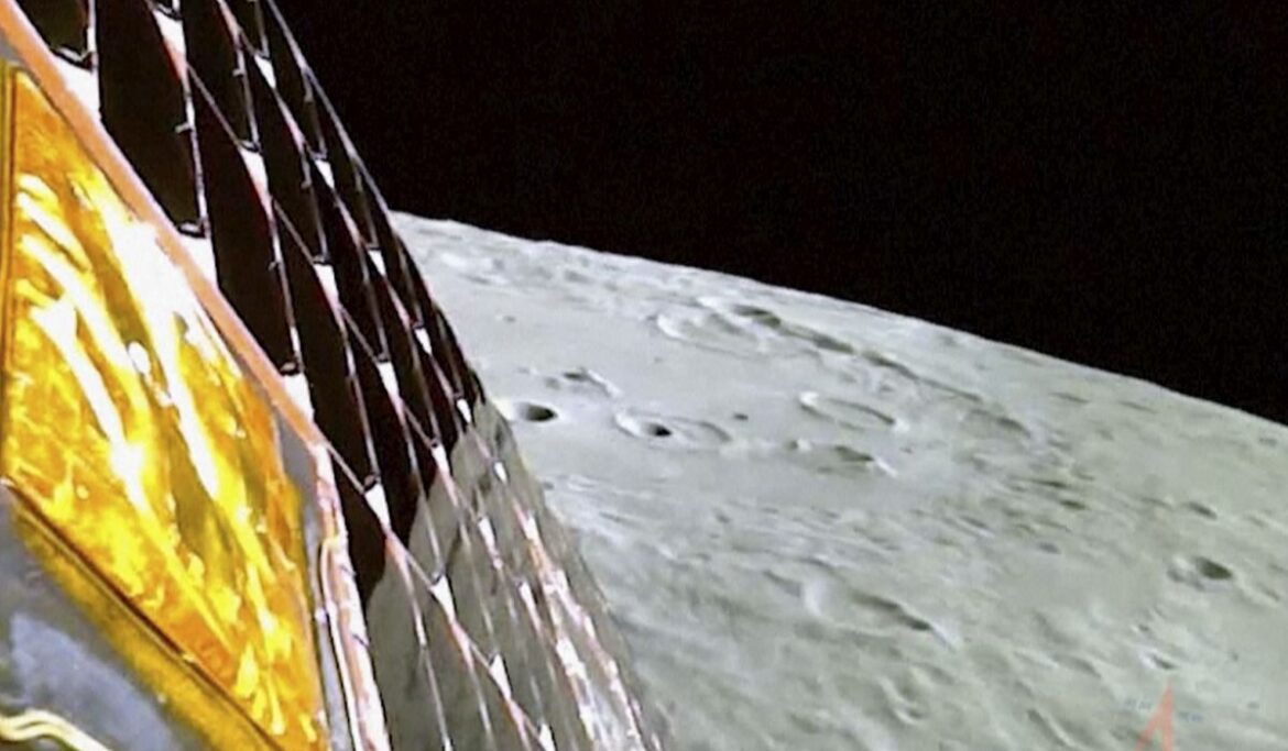 EDITORIAL: Minding their manners on the moon