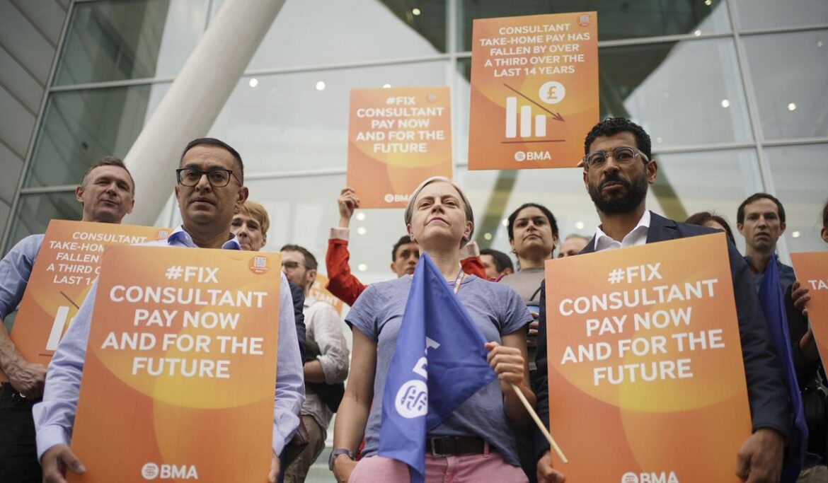 Hospital services in the U.K. come to a standstill as thousands of senior doctors strike again