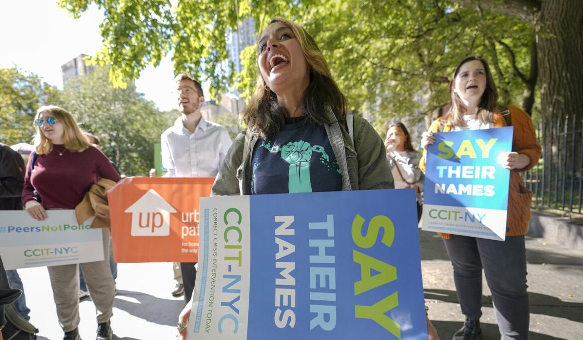 Many big U.S. cities now answer mental health crisis calls with civilian teams -- not police