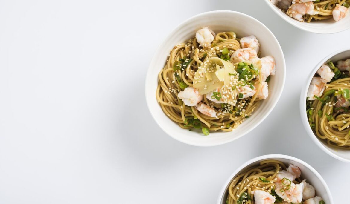 RECIPE: Ramen salad with shrimp and scallions