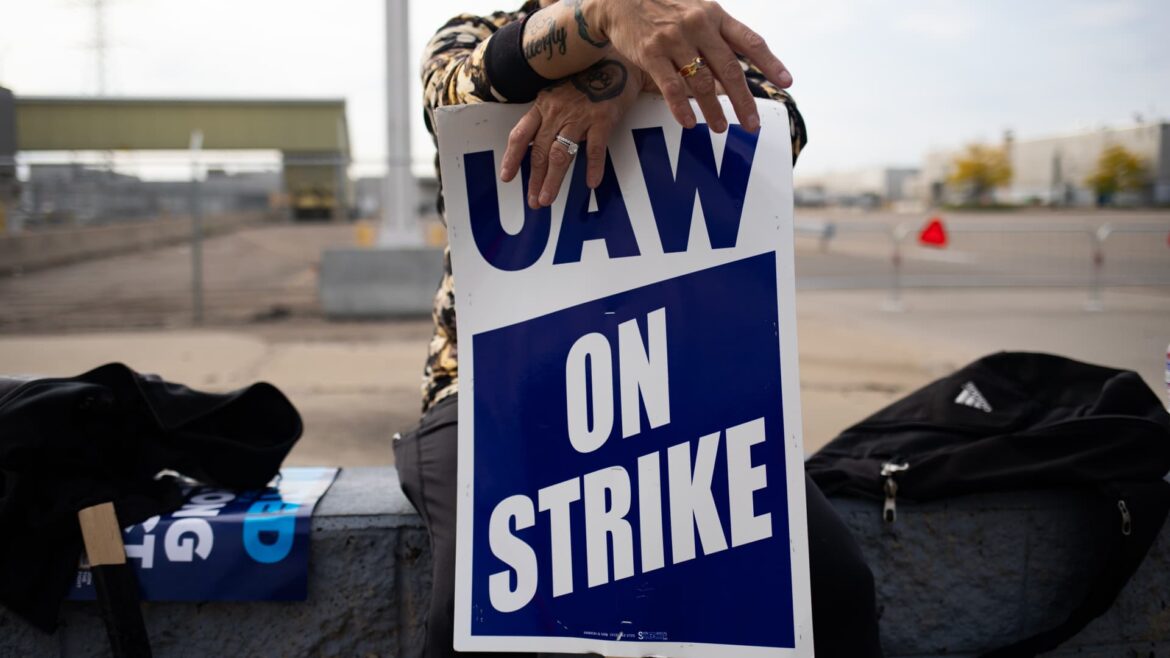 Jim Cramer's top 10 things to watch in the stock market Tuesday