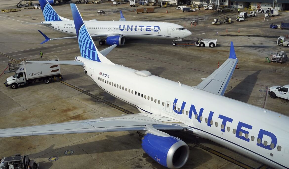 A computer issue is holding up United flights. The airline and FAA don't know how long it will last