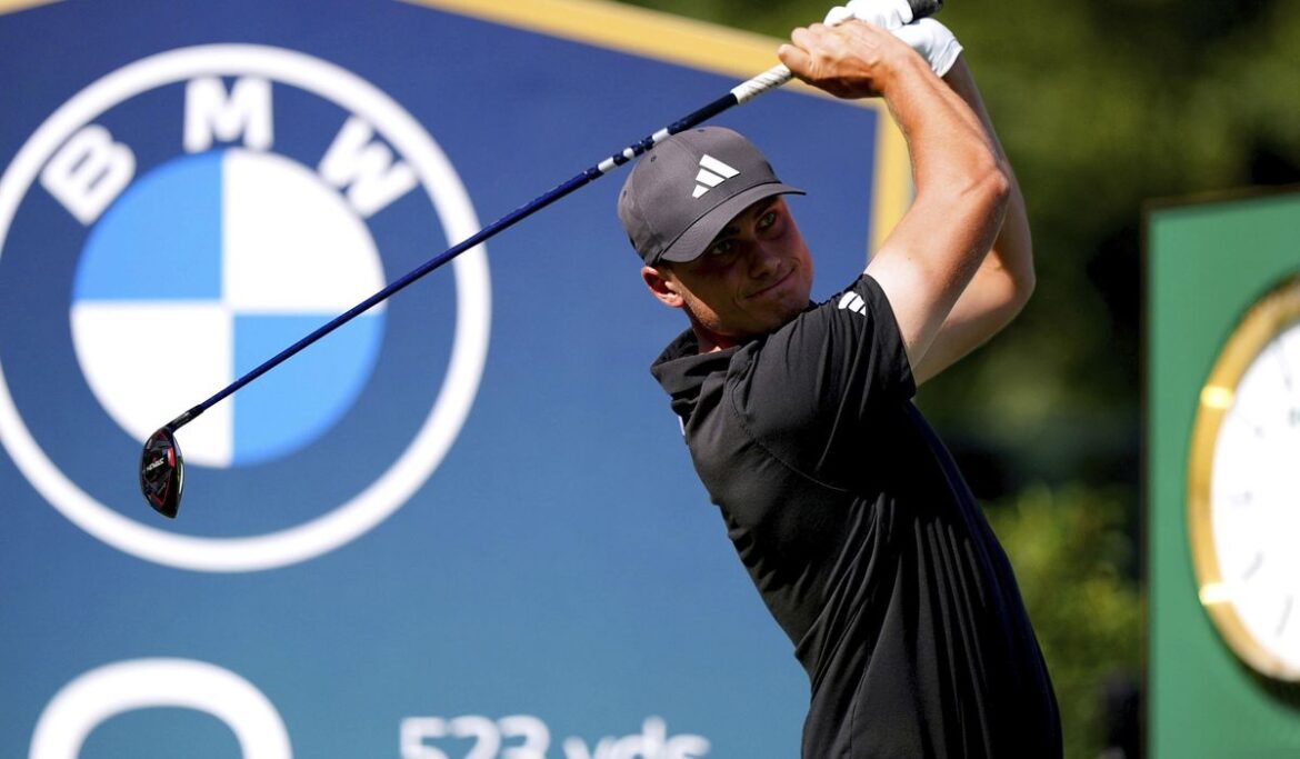 Aberg makes it look easy and leads by 2 at Wentworth as he pursues another win