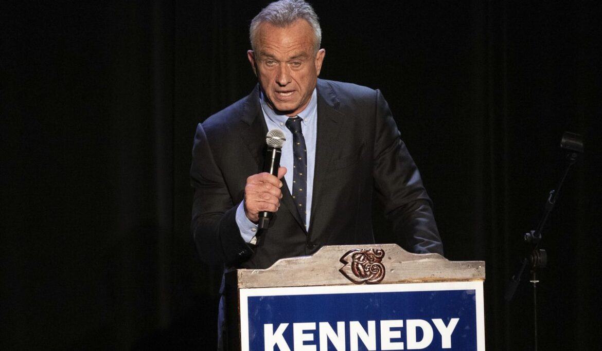 Armed man accused of impersonating officer detained at Robert F. Kennedy Jr. campaign event in LA