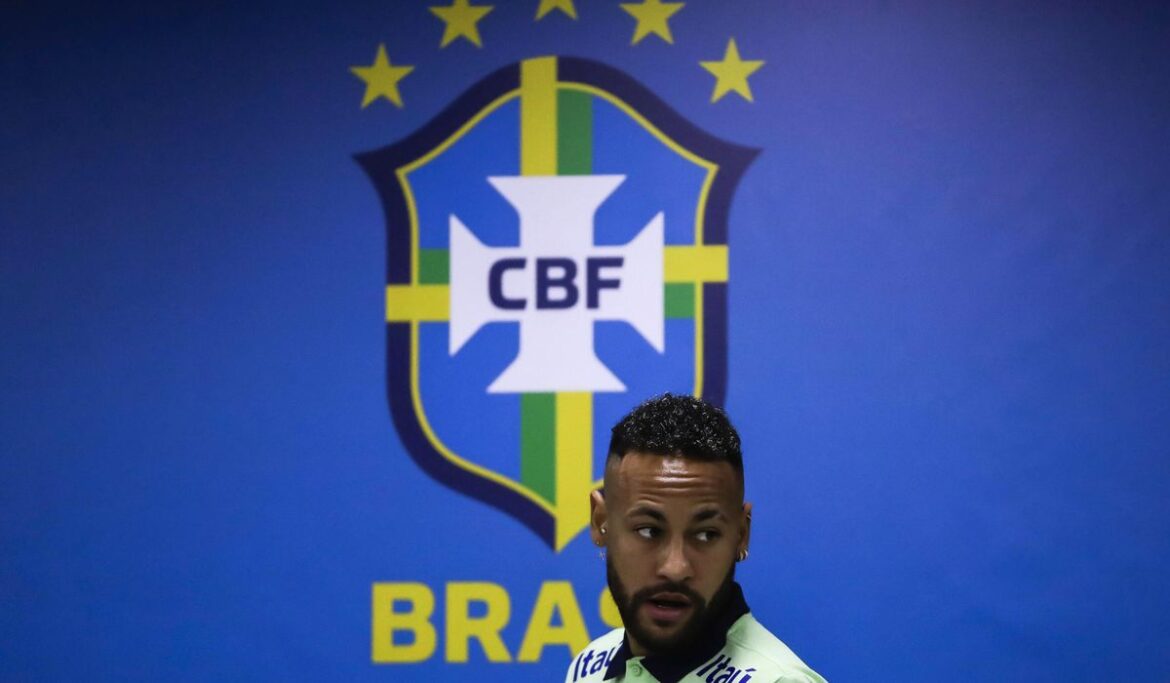 Brazilians split about Neymar breaking Pele's goal-scoring record