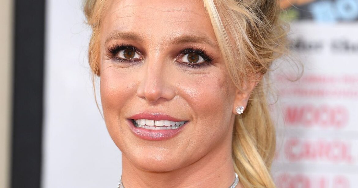 Britney Spears Wants Fans To ‘Lighten Up’ After Video Showed Her Dancing With Knives