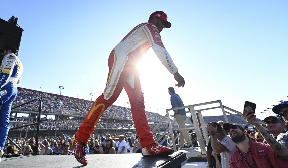 Bubba Wallace on pole at Texas after making 2nd round of NASCAR's playoffs