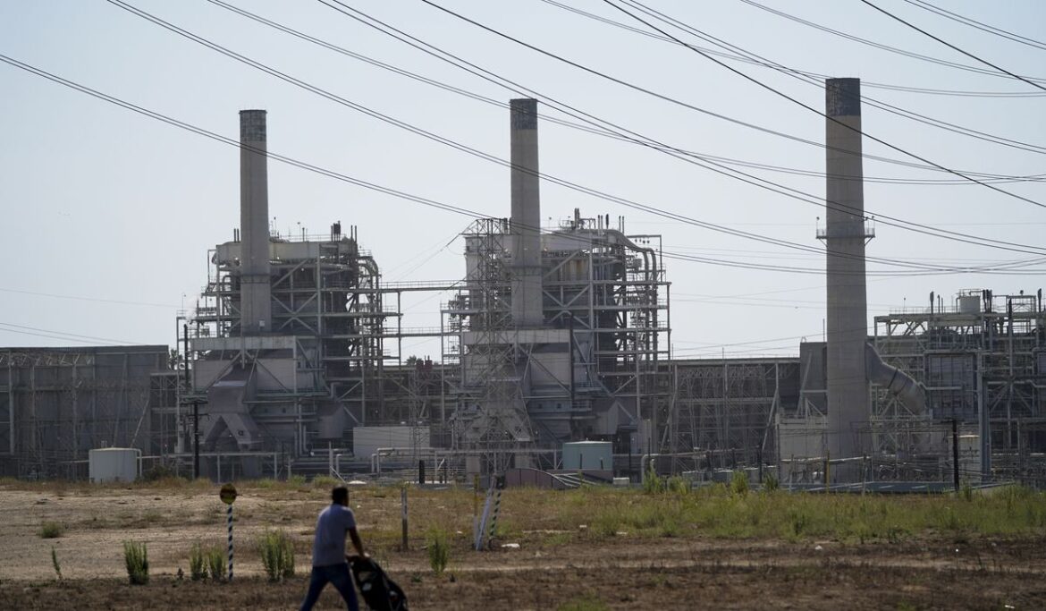 California lawmakers approve nation's most sweeping emissions disclosure rules for big business