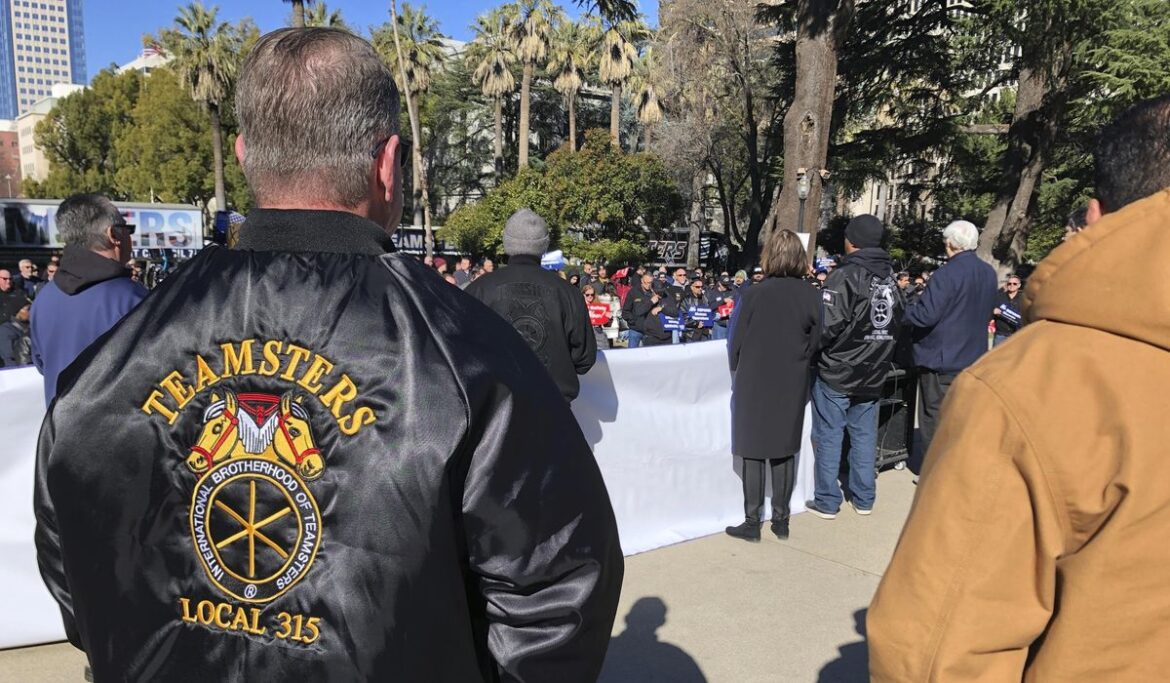 California truck drivers ask Gov. Newsom to sign job-saving bill as self-driving big rigs are tested