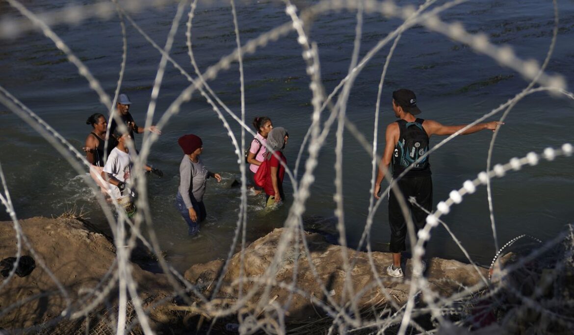 DHS breaks record with more than 300,000 unauthorized entries in August