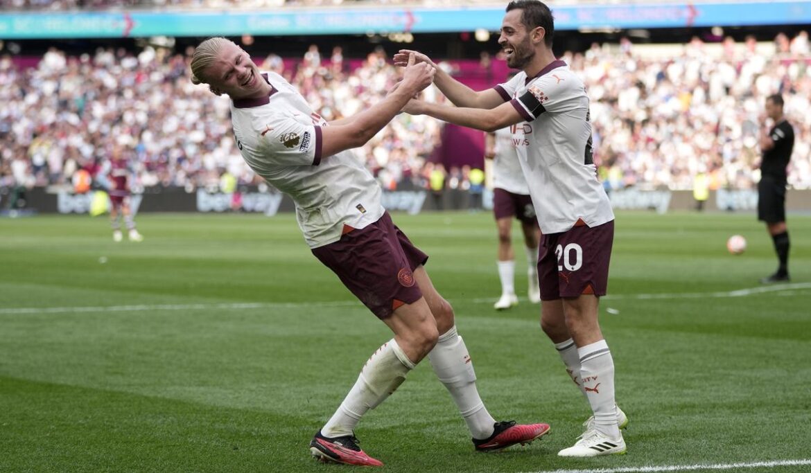 Double late strike keeps Manchester City top of the Premier League with a 3-1 win over West Ham