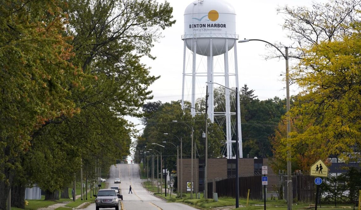EPA staff slow to report health risks from lead-tainted Benton Harbor water, report states