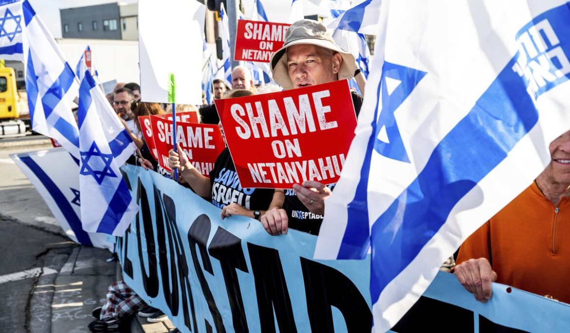 Elon Musk spreading antisemitism, say Jewish leaders