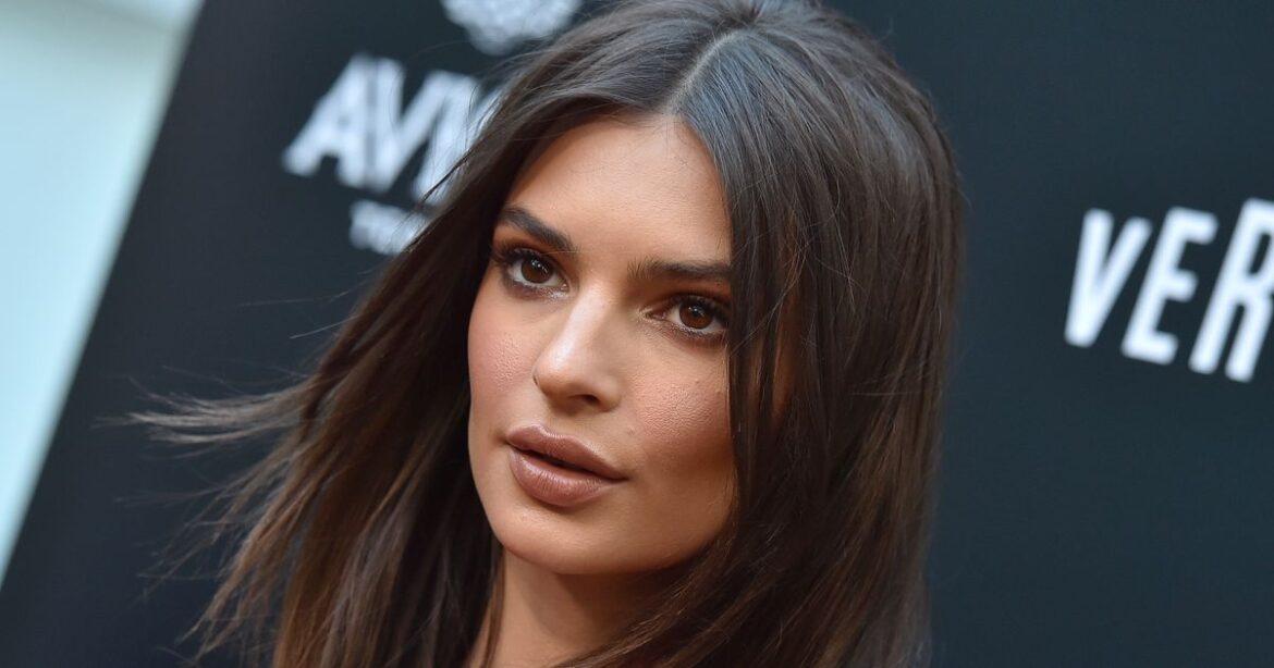 Emily Ratajkowski Has 1 Word For Those Who Get Divorced Before 30