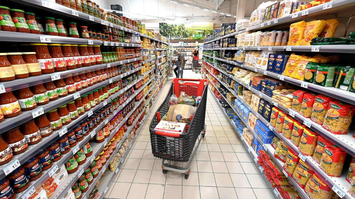 French grocery chain adds 'shrinkflation' labels to products