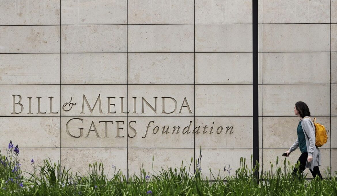 Gates Foundation commits $200 million to pay for medical supplies and contraception