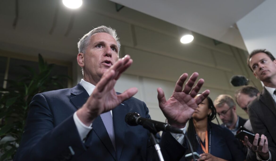 House passes temporary spending to evert midnight shutdown