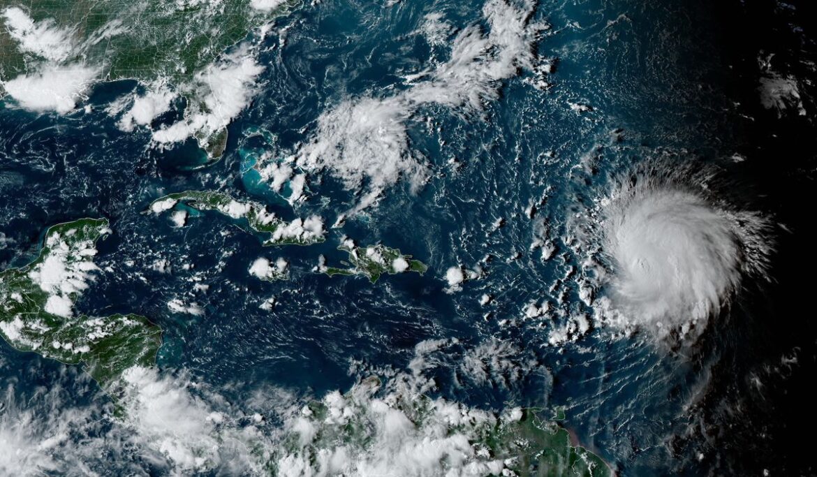 Hurricane Lee generates big swells along northern Caribbean while it churns through open waters