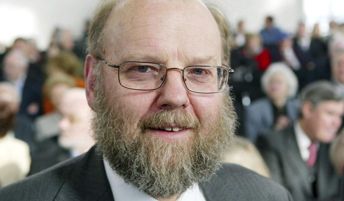 Ian Wilmut, a British scientist who led the team that cloned Dolly the Sheep, dies at age 79