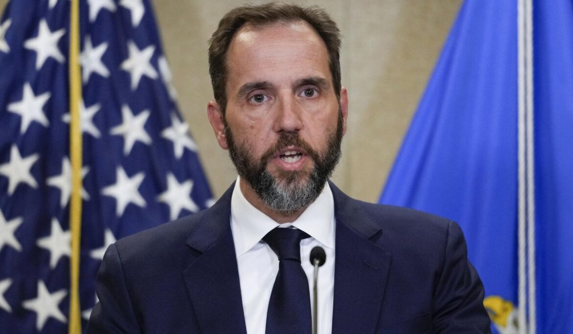 Jack Smith: Donald Trump's comments risk tainting a jury in federal election subversion case