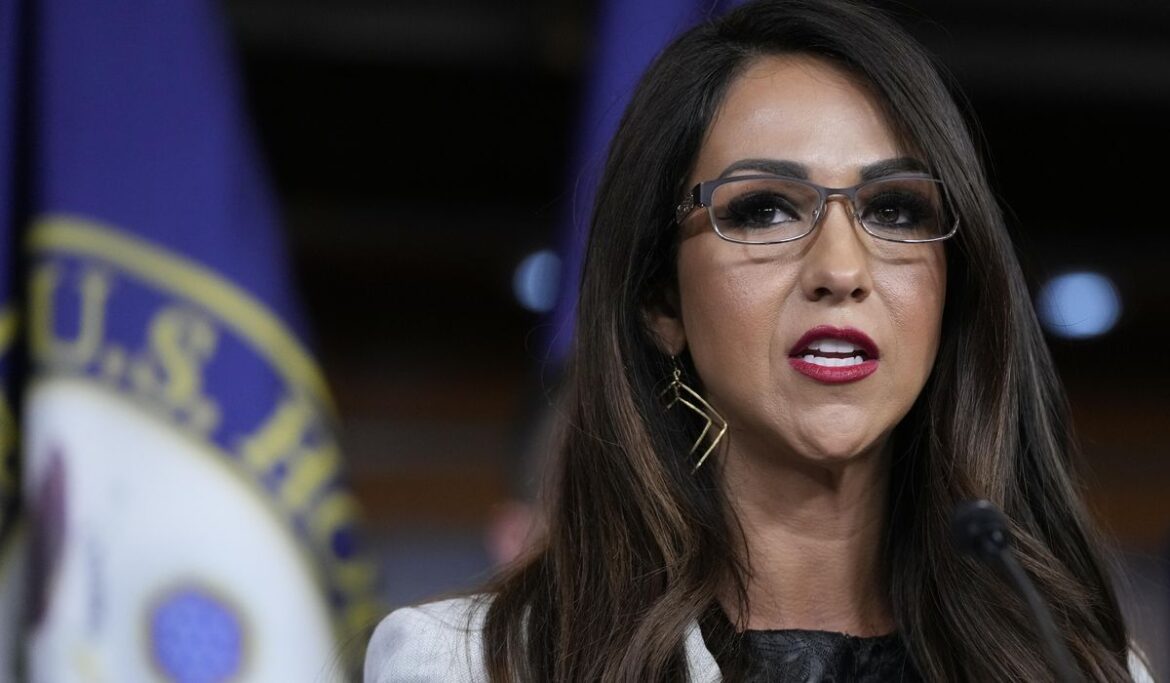 Lauren Boebert apologizes after getting kicked out of show and falsely denying she vaped