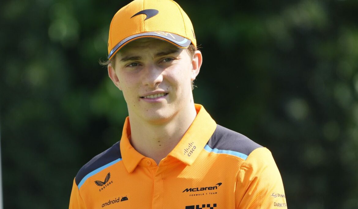 McLaren gives F1 rookie Oscar Piastri multi-year contract extension
