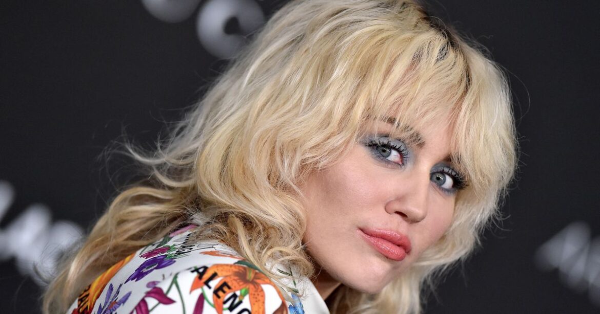 Miley Cyrus Reflects On Backlash Over Topless Vanity Fair Photo