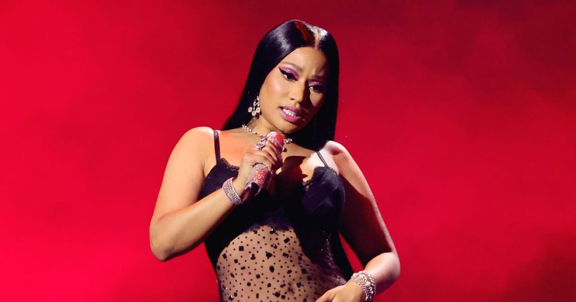 Nicki Minaj Sends Fans Into A Frenzy Performing Brand New Song At VMAs