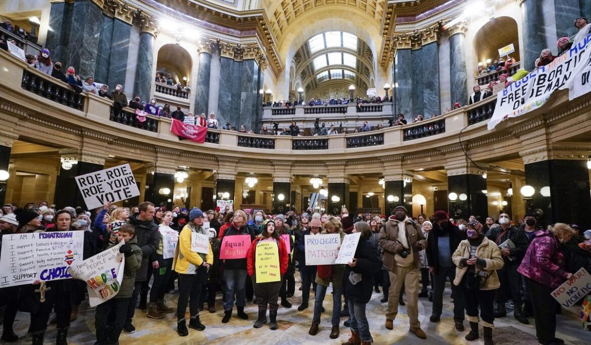 Planned Parenthood resumes offering abortions in Wisconsin after more than a year