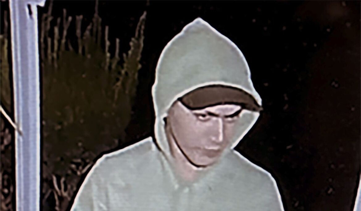 Police warn that escapee Danelo Cavalcante is armed. He has avoided searchers for nearly two weeks