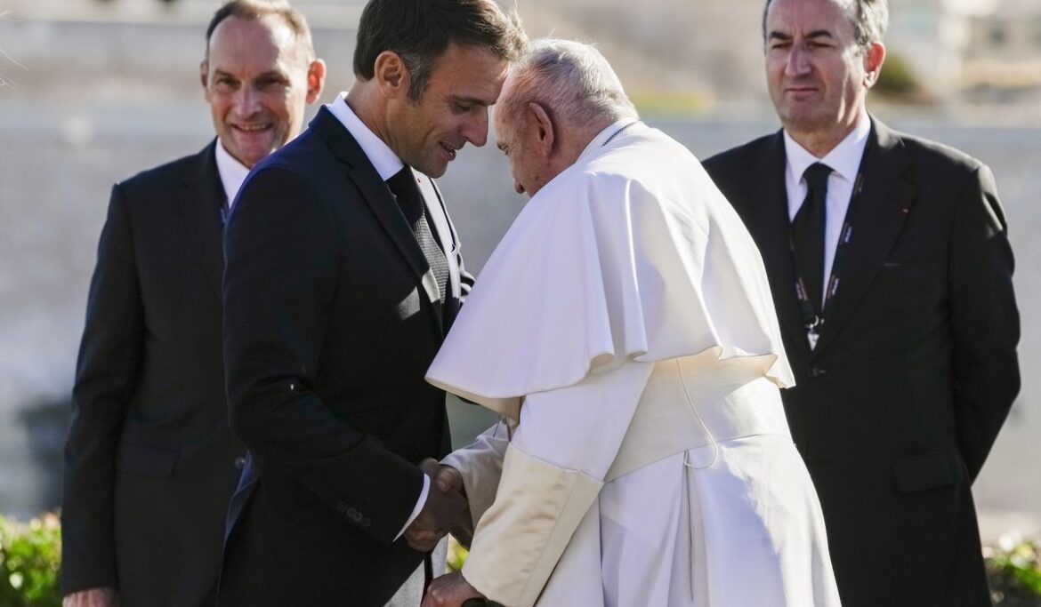 Pope Francis insists Europe doesn't have a migrant emergency and challenges countries to open ports