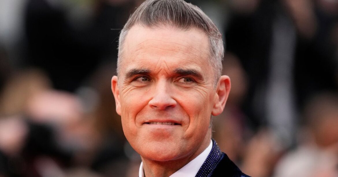 Robbie Williams Bravely Admits Soiling Himself On Stage During Take That Concert