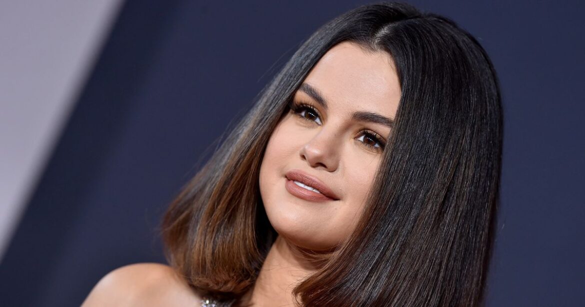 Selena Gomez Reveals How She Broke Her Arm