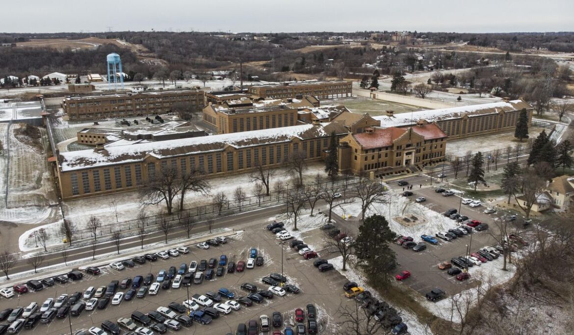 Tests show drinking water is safe at a Minnesota prison, despite inmate concerns