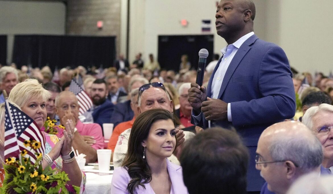 There's no sign of widespread COVID-19 mandates in the US. Republicans are warning of them anyway