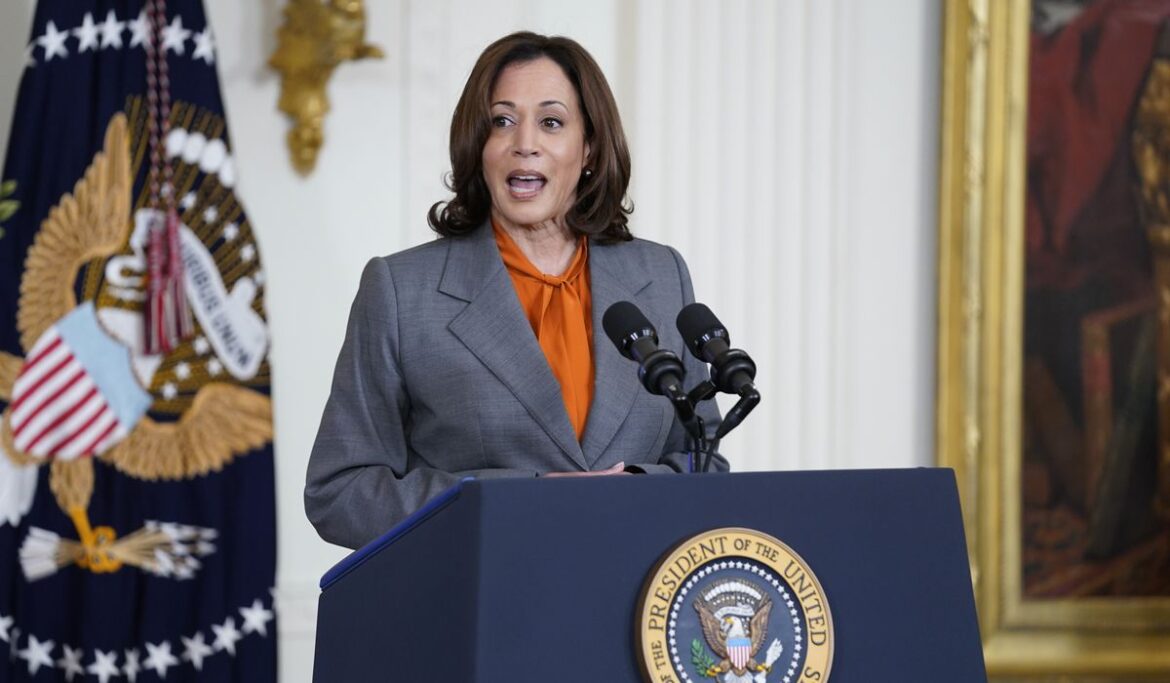 Former Kamala Harris aides urge her to push for cease-fire between Israel and Hamas