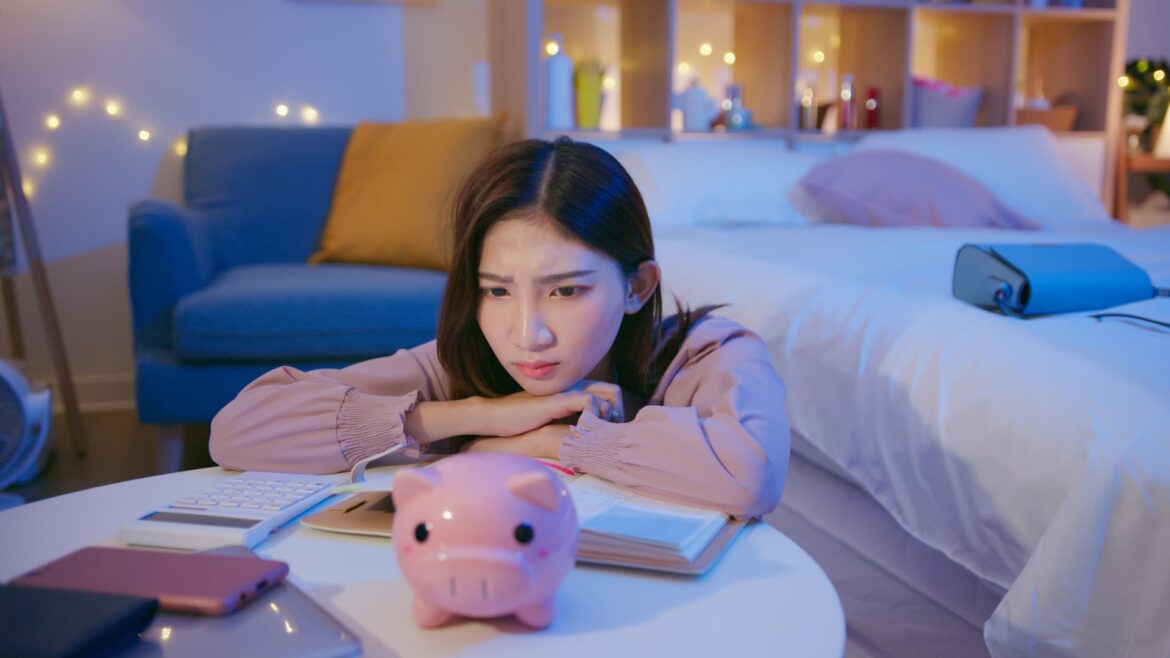 Most middle-income Americans still earn less than 3% interest on savings