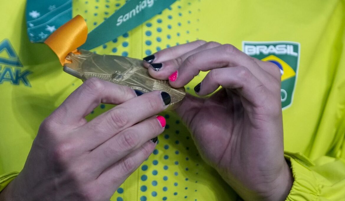 Swimmer Felipe Ribeiro paints nails as reminder of bipolar disorder, wins gold at Pan Am Games