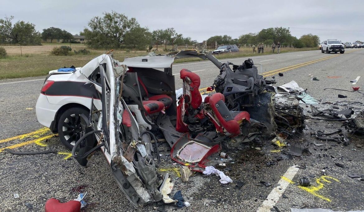 8 dead in crash after police chased a suspected human smuggler, Texas officials say