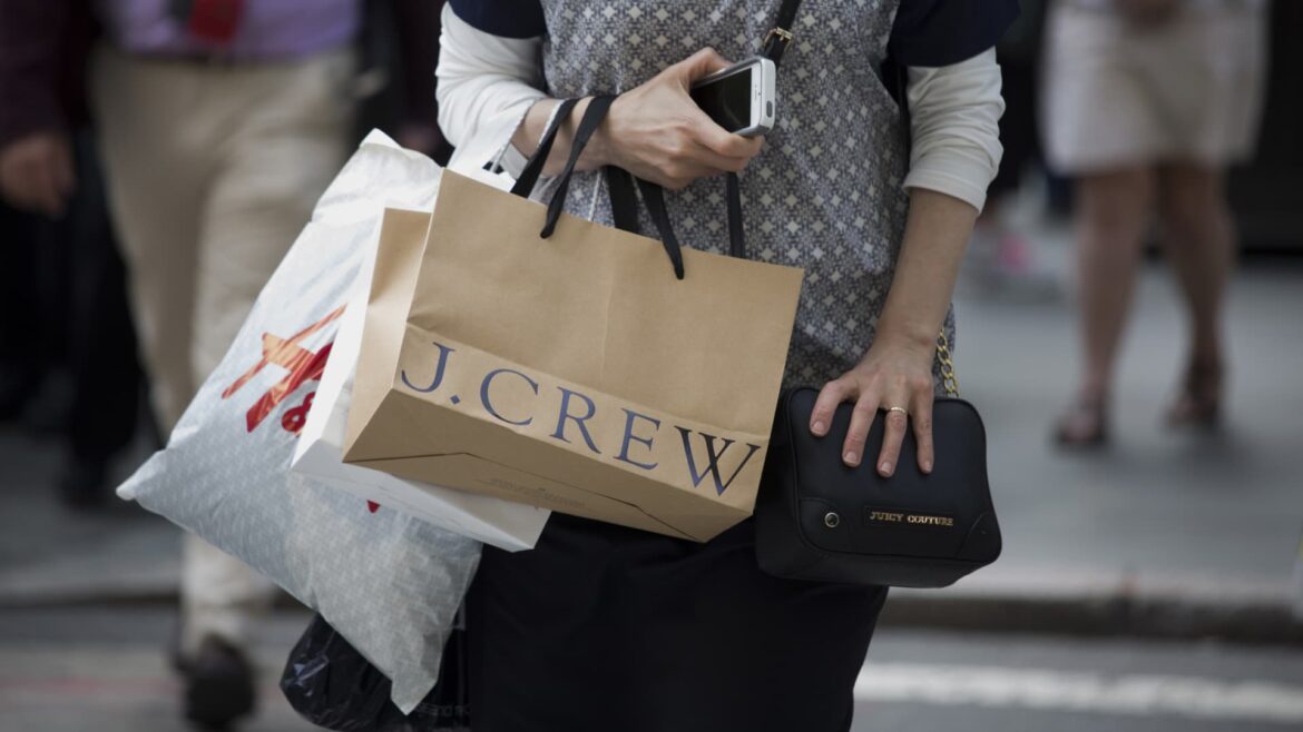 Average credit card balances top $6,000, a 10-year high