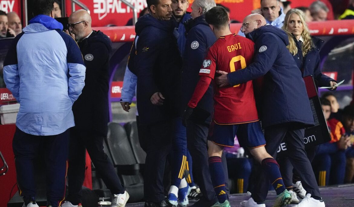 Barcelona and Real Madrid return to action after injuries to Gavi, Vinicius and Camavinga