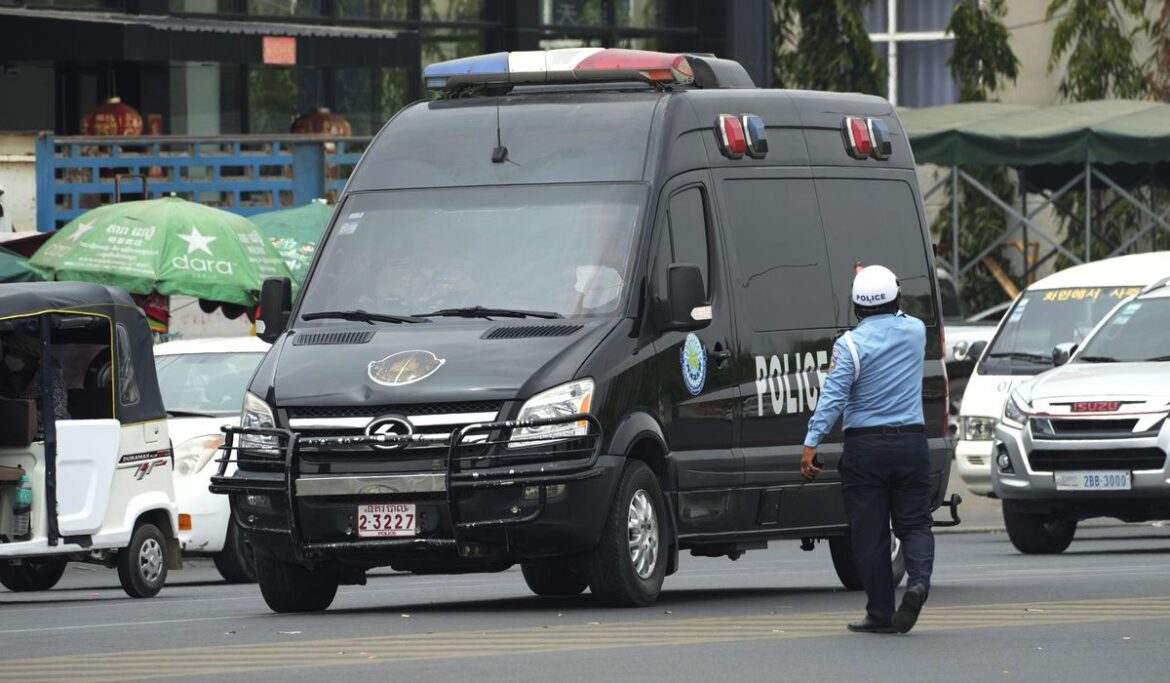 Cambodia deports 25 Japanese nationals suspected of operating online scams