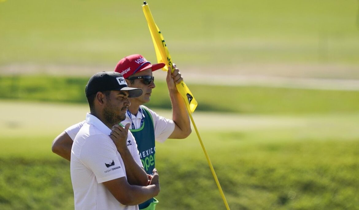 Camilo Villegas's comeback was sparked by a caddie who loves to coach
