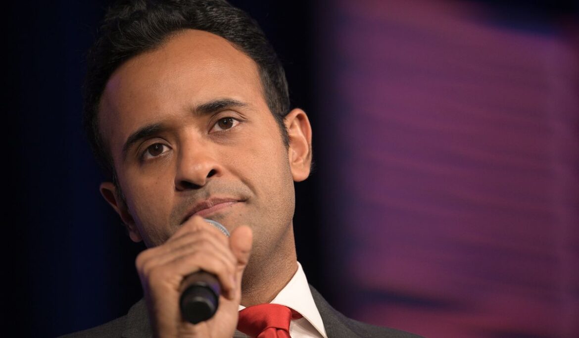 Chris Christie says Vivek Ramaswamy is Trump's janitor