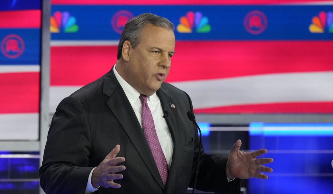 Chris Christie slams 'intolerance' from Donald Trump, who lists his initiatives for Jews