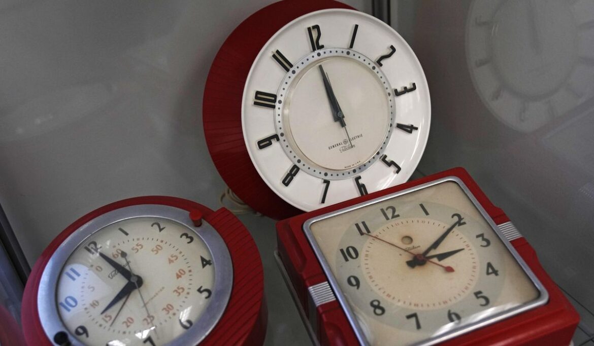 Daylight saving 2023: Here's what a sleep expert says about the time change