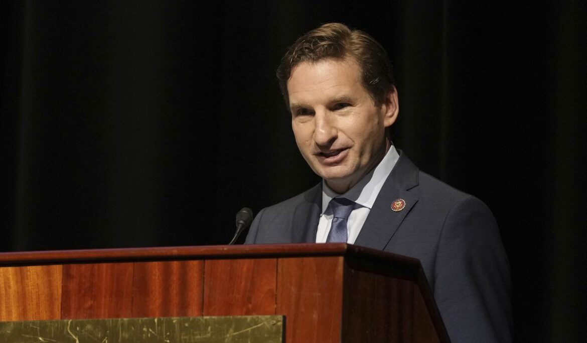 Dean Phillips will not seek reelection to Congress to focus on presidential race