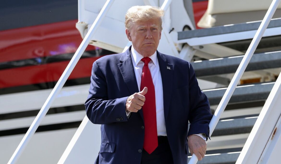 Donald Trump touts Dr. Bruce A. Aronwald's analysis, says 'overall health is excellent'